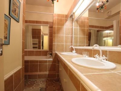 APPARTEMENT T3 A VENDRE - TOURNUS - 106 m2 - 159000€