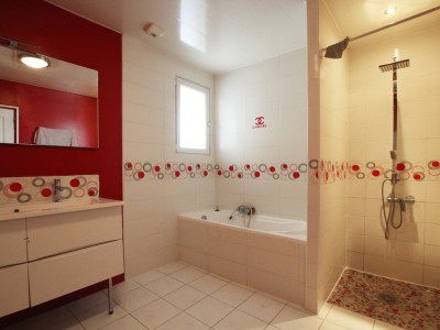 MAISON MODERNE DE PLAIN-PIED A VENDRE - SIMANDRE - 167 m2 - 329000 €