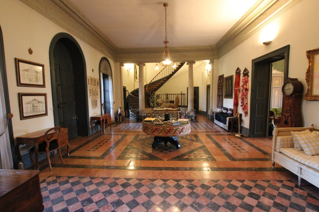 CHATEAU A VENDRE - TOURNUS - 1316 m2 - 2 900 000 &euro;