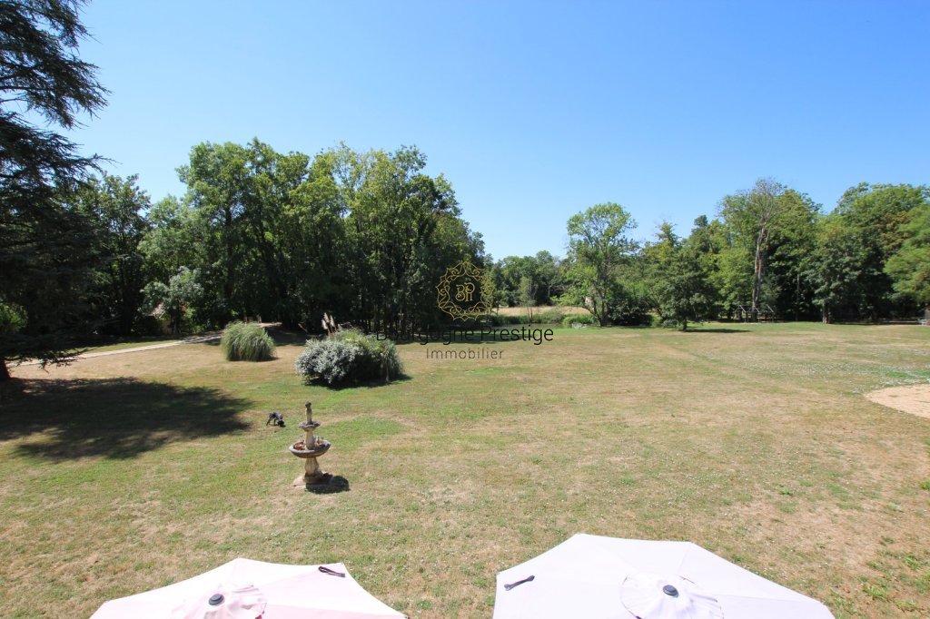 CHATEAU A VENDRE - TOURNUS - 697 m2 - 1 700 000 &euro;