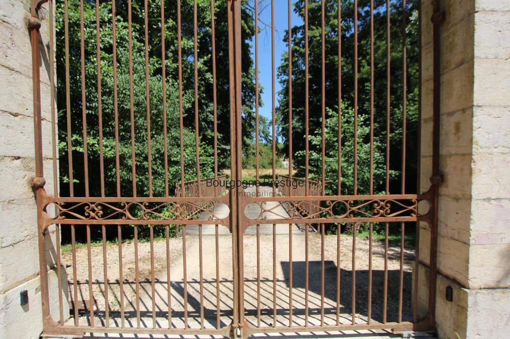 CHATEAU A VENDRE - TOURNUS - 697 m2 - 1 700 000 &euro;