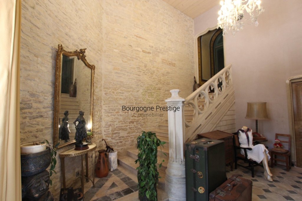 CHATEAU A VENDRE - TOURNUS - 697 m2 - 1 700 000 &euro;
