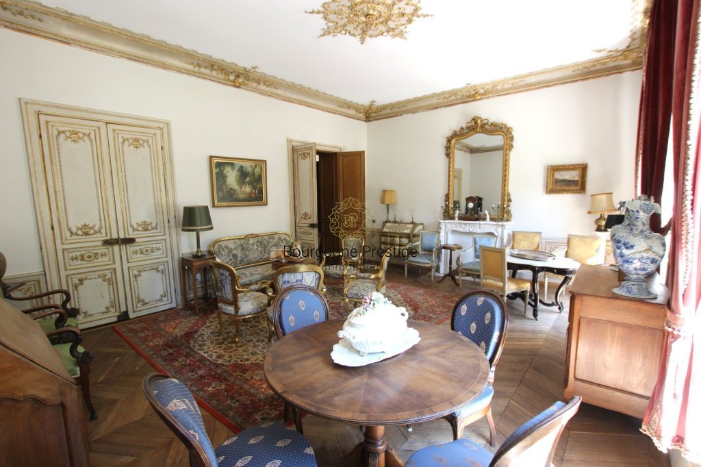 CHATEAU A VENDRE - TOURNUS - 697 m2 - 1 700 000 &euro;