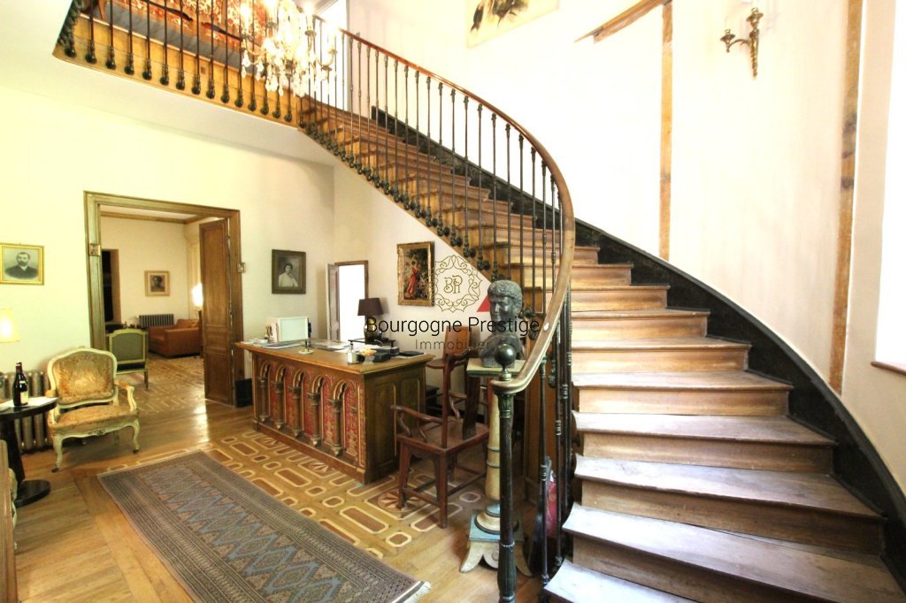 CHATEAU A VENDRE - TOURNUS - 697 m2 - 1 700 000 &euro;