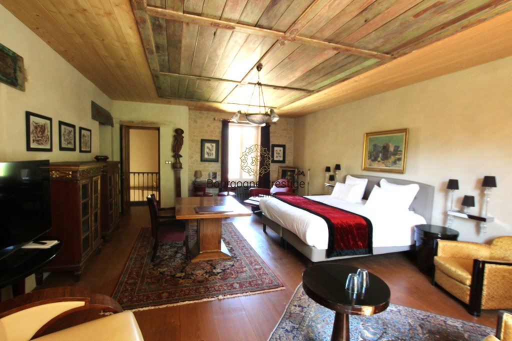 CHATEAU A VENDRE - TOURNUS - 697 m2 - 1 700 000 &euro;