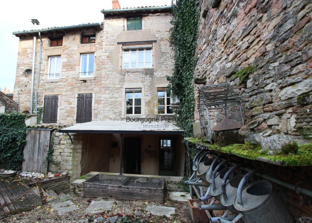 IMMEUBLE DE RAPPORT A VENDRE - TOURNUS - 246 m2 - 350�000�&euro;