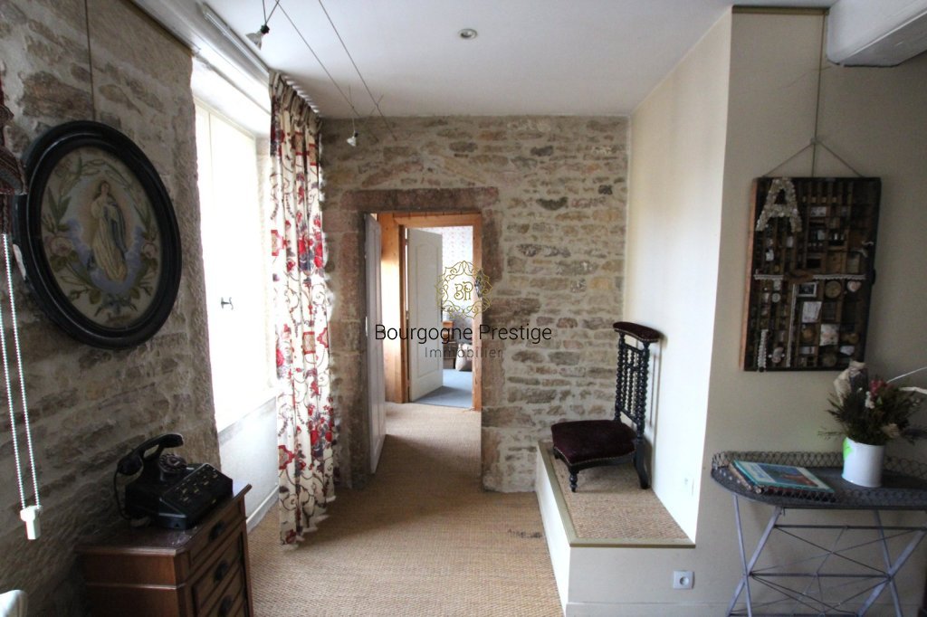 IMMEUBLE DE RAPPORT A VENDRE - TOURNUS - 246 m2 - 350�000�&euro;