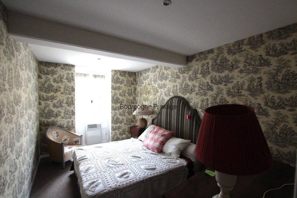 IMMEUBLE DE RAPPORT A VENDRE - TOURNUS - 246 m2 - 350�000�&euro;