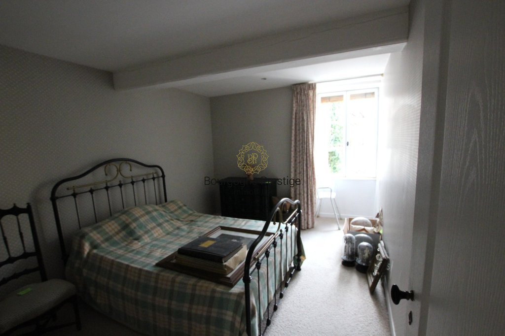 IMMEUBLE DE RAPPORT A VENDRE - TOURNUS - 246 m2 - 350�000�&euro;