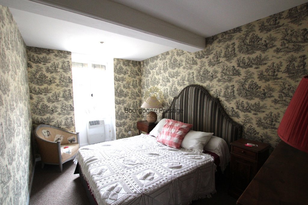 IMMEUBLE DE RAPPORT A VENDRE - TOURNUS - 246 m2 - 350�000�&euro;