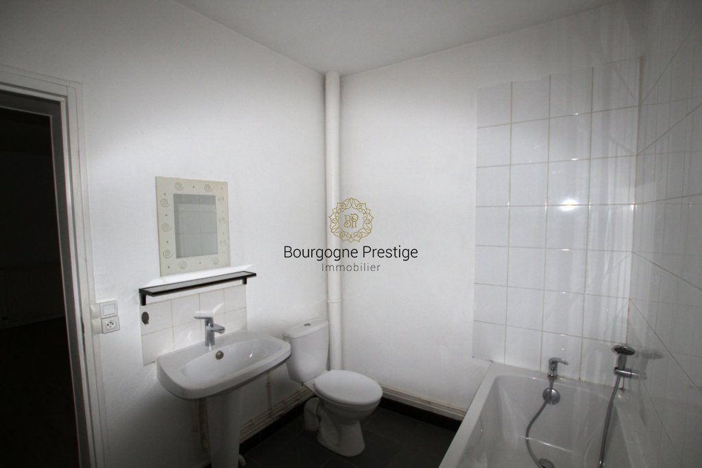 IMMEUBLE DE RAPPORT A VENDRE - TOURNUS - 162 m2 - 205�000�&euro;