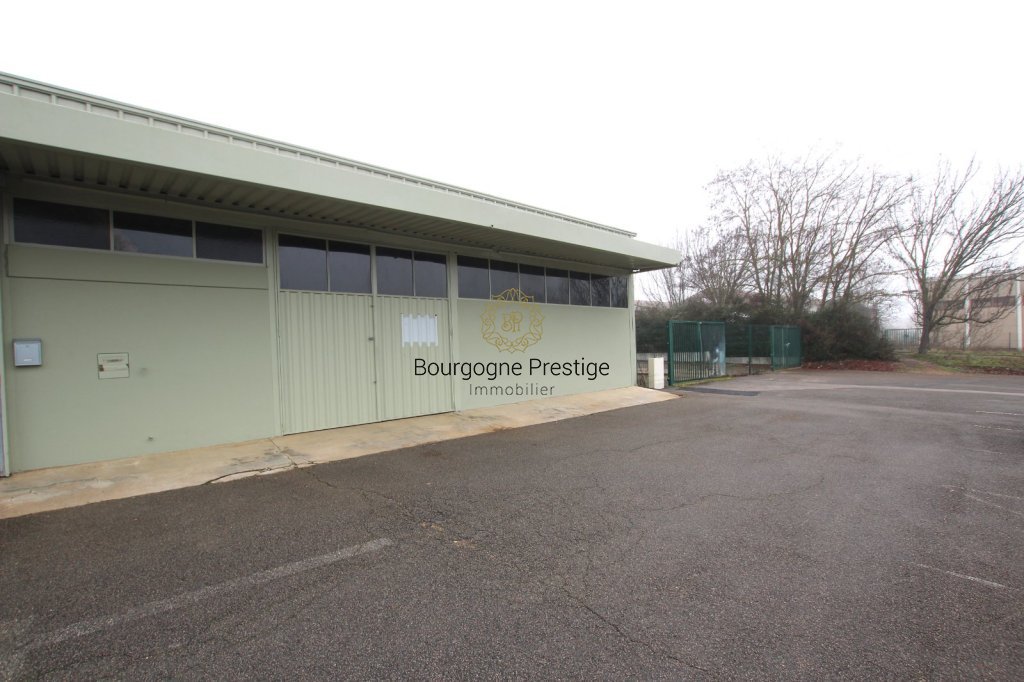 LOCAL D ACTIVITE A VENDRE - TOURNUS - 143 m2 - 99�000�&euro; 
