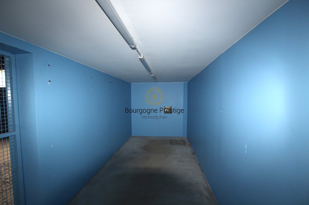 LOCAL D ACTIVITE A VENDRE - TOURNUS - 143 m2 - 99�000�&euro; 