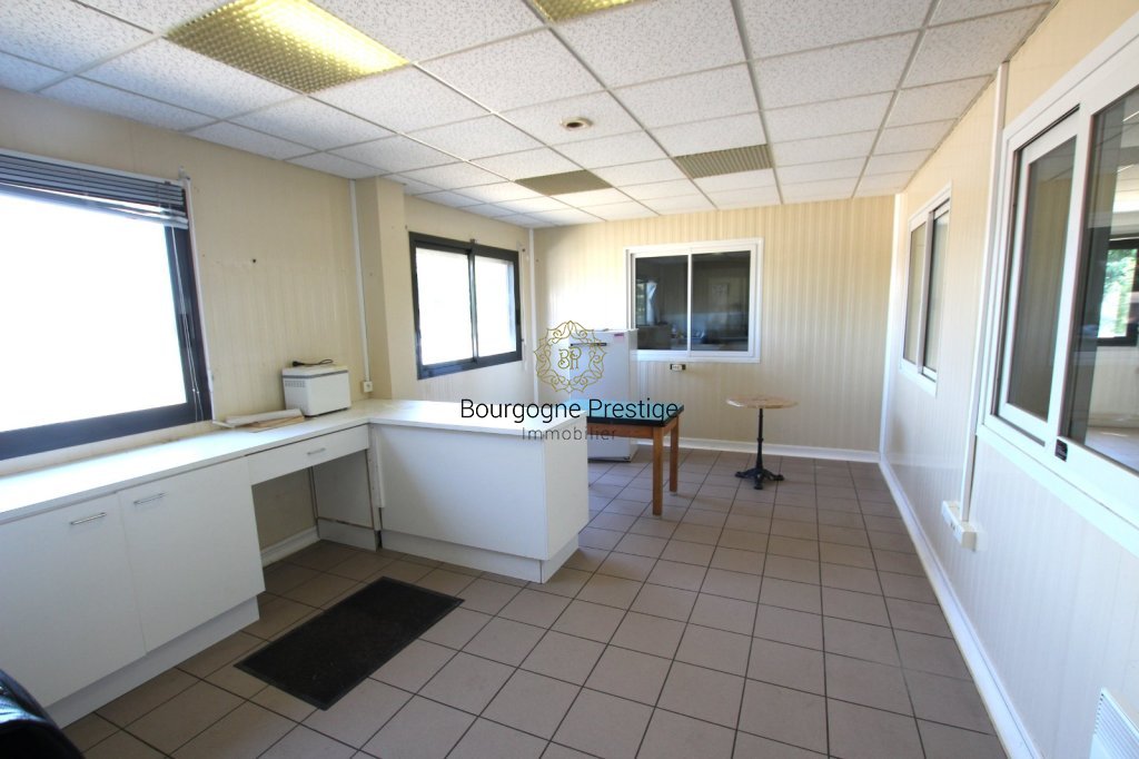 LOCAL INDUSTRIEL A VENDRE - CUISERY - 922 m2 - 460 000 &euro; 