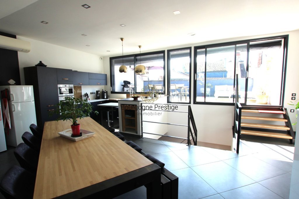 LOFT A VENDRE - TOURNUS - 160 m2 - 315�000�&euro;