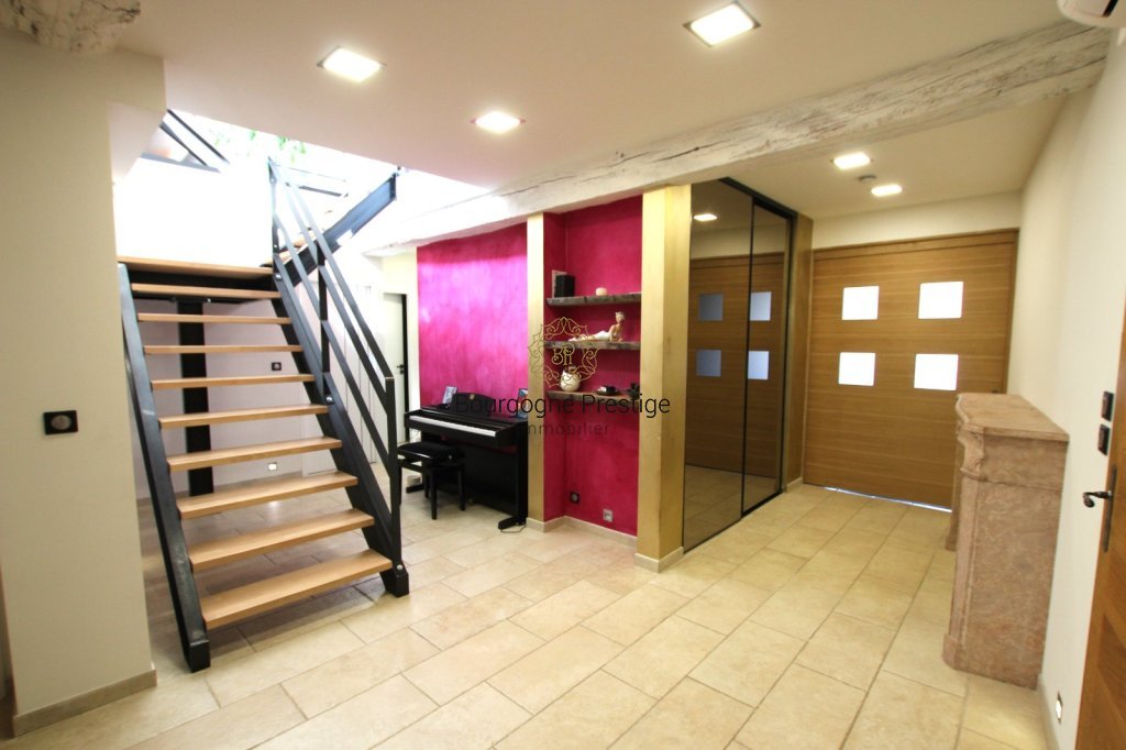 LOFT A VENDRE - TOURNUS - 160 m2 - 315�000�&euro;