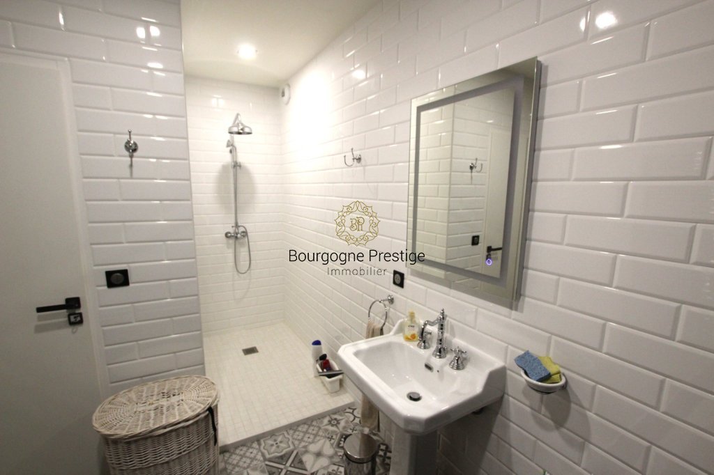 LOFT A VENDRE - TOURNUS - 160 m2 - 315�000�&euro;