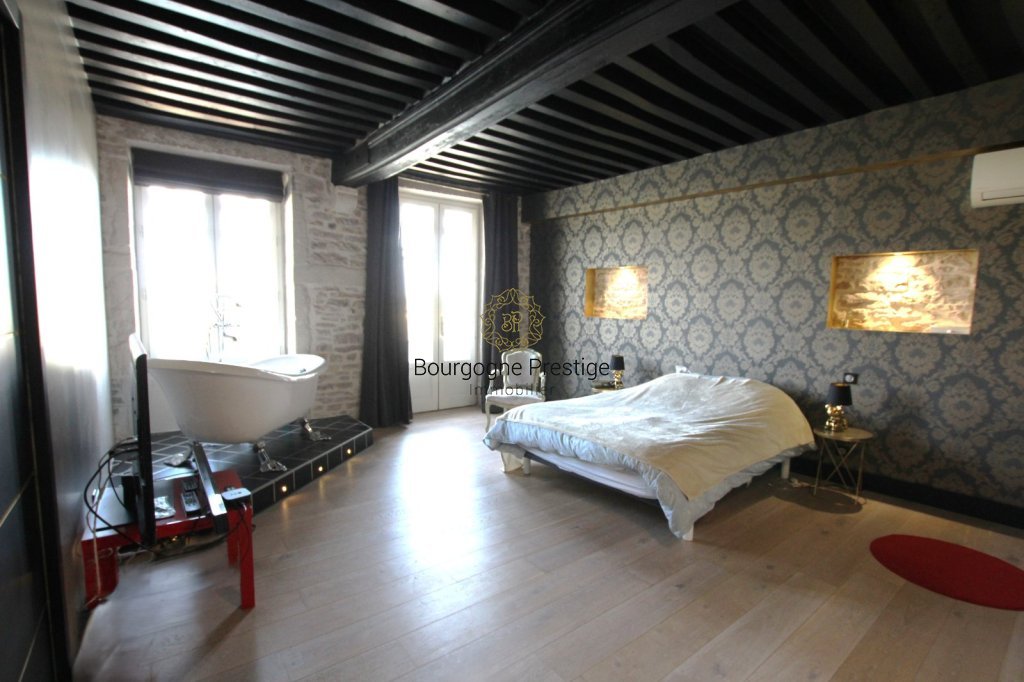 LOFT A VENDRE - TOURNUS - 160 m2 - 315�000�&euro;