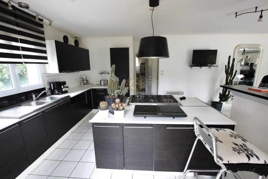 MAISON A VENDRE - ST GENGOUX LE NATIONAL - 202 m2 - 585 000 &euro;