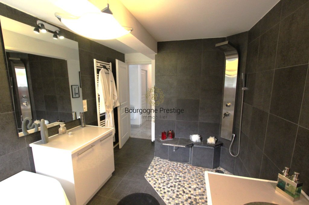 MAISON A VENDRE - ST GENGOUX LE NATIONAL - 202 m2 - 585 000 &euro;