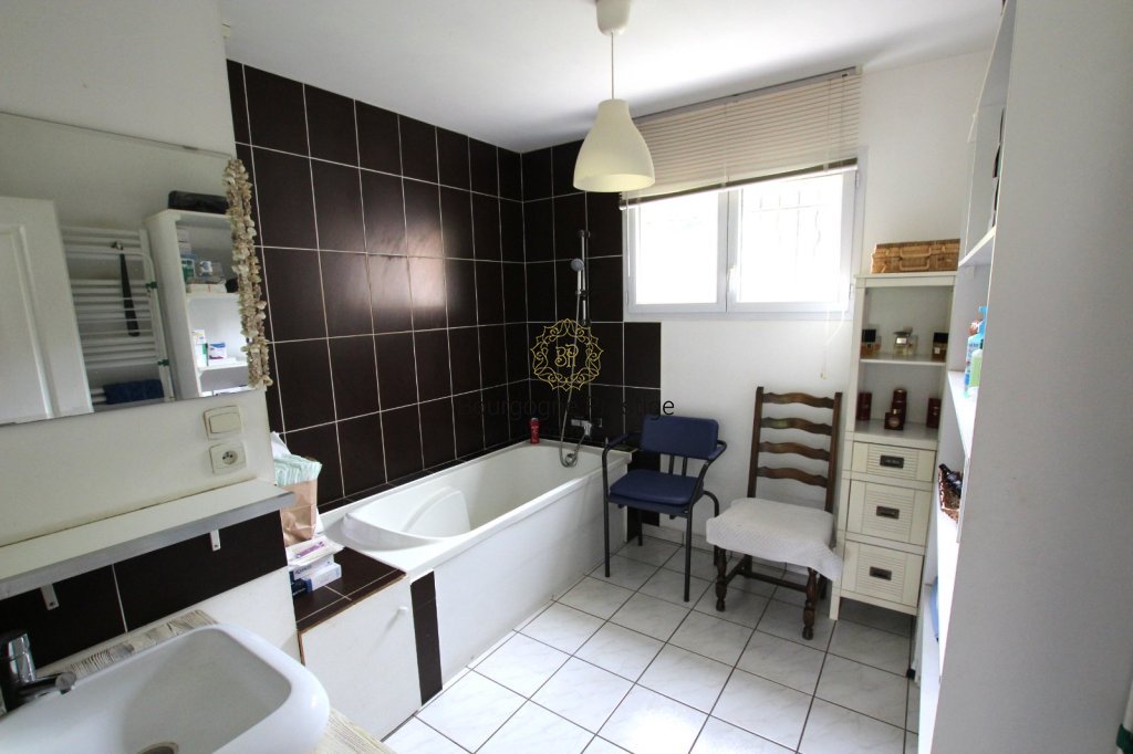 MAISON A VENDRE - ST GENGOUX LE NATIONAL - 202 m2 - 585 000 &euro;