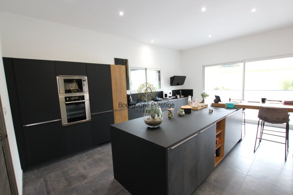 MAISON CONTEMPORAINE D ARCHITECTE AVEC PISCINE A VENDRE - TOURNUS - 169 m2 - 579�000�&euro;