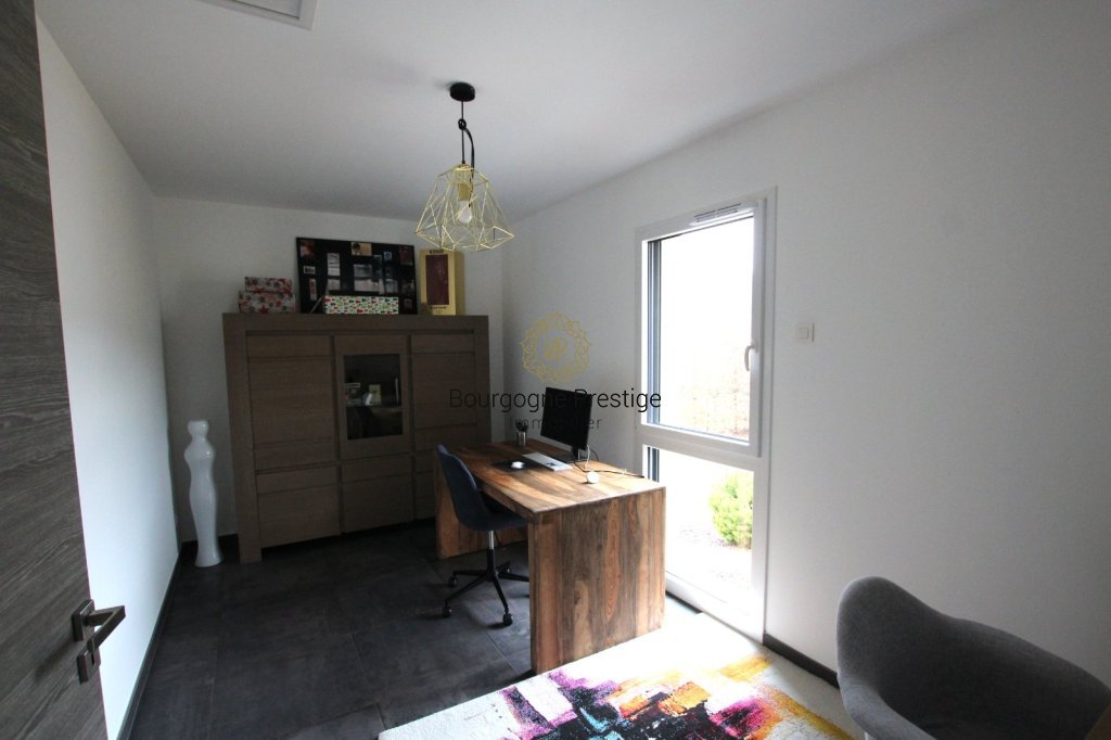 MAISON CONTEMPORAINE D ARCHITECTE AVEC PISCINE A VENDRE - TOURNUS - 169 m2 - 579�000�&euro;