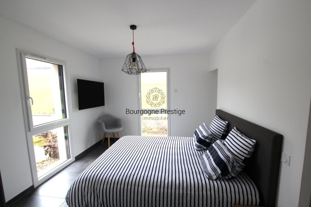 MAISON CONTEMPORAINE D ARCHITECTE AVEC PISCINE A VENDRE - TOURNUS - 169 m2 - 579�000�&euro;