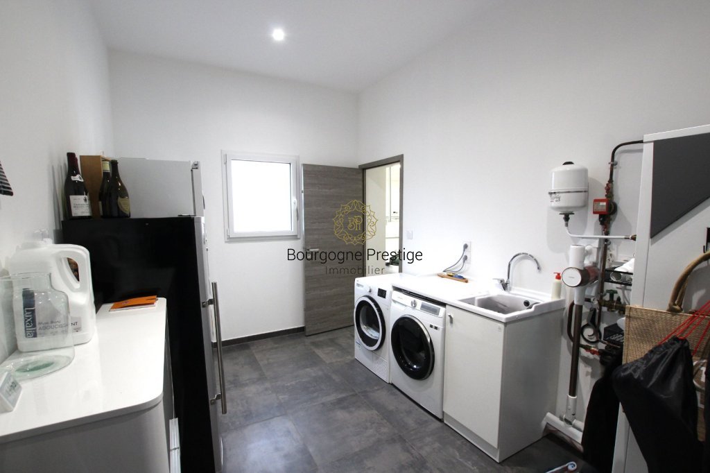 MAISON CONTEMPORAINE D ARCHITECTE AVEC PISCINE A VENDRE - TOURNUS - 169 m2 - 579�000�&euro;