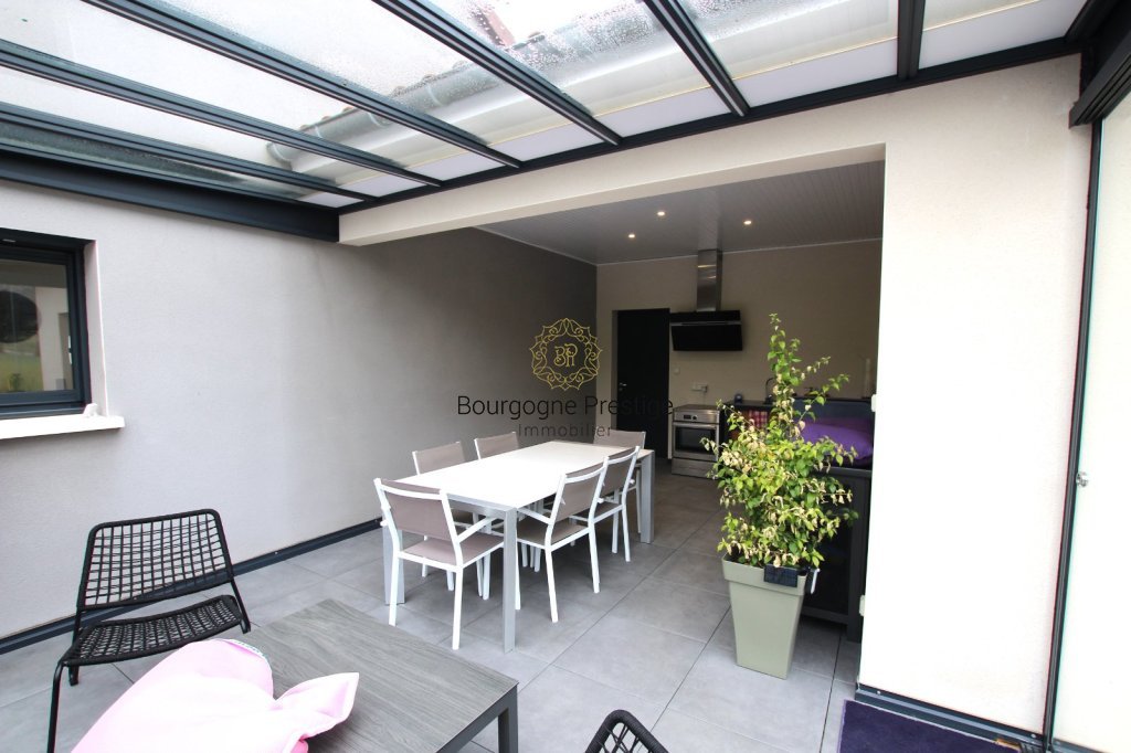 MAISON CONTEMPORAINE D ARCHITECTE AVEC PISCINE A VENDRE - TOURNUS - 169 m2 - 579�000�&euro;