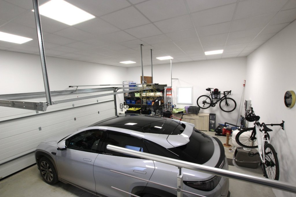 MAISON CONTEMPORAINE D ARCHITECTE AVEC PISCINE A VENDRE - TOURNUS - 169 m2 - 579�000�&euro;