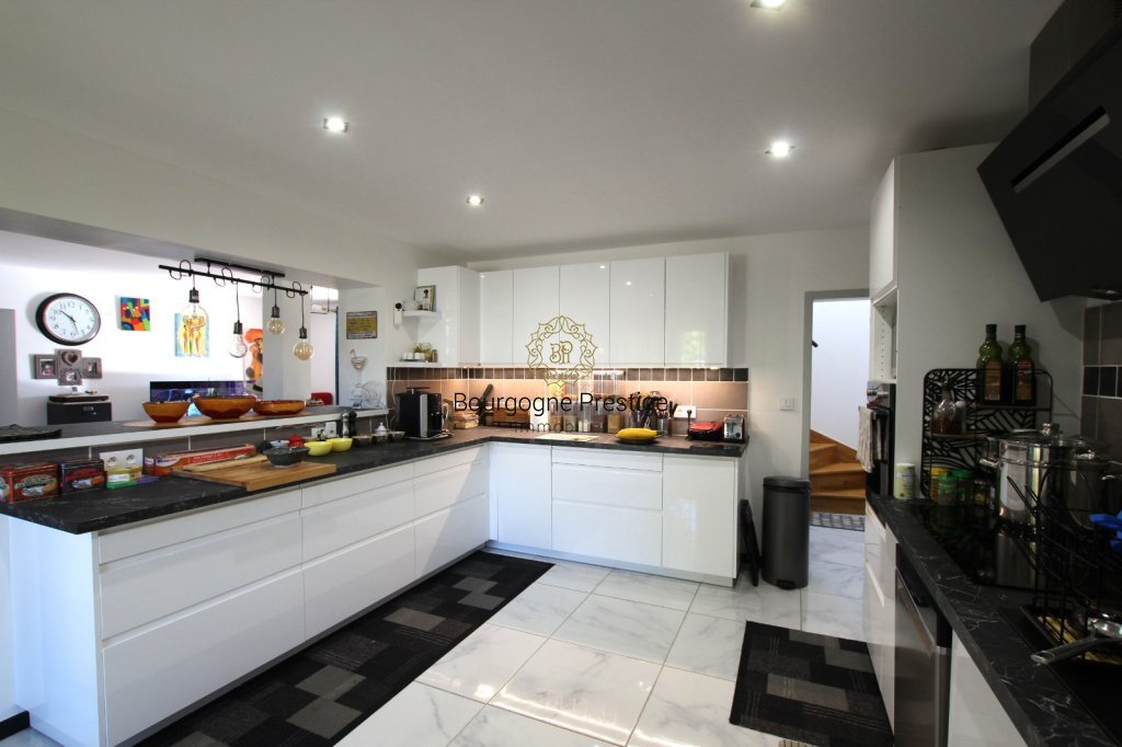 MAISON A VENDRE - TOURNUS - 161 m2 - 279�000�&euro;