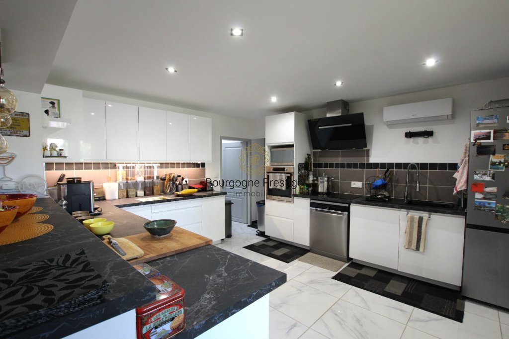 MAISON A VENDRE - TOURNUS - 161 m2 - 279�000�&euro;