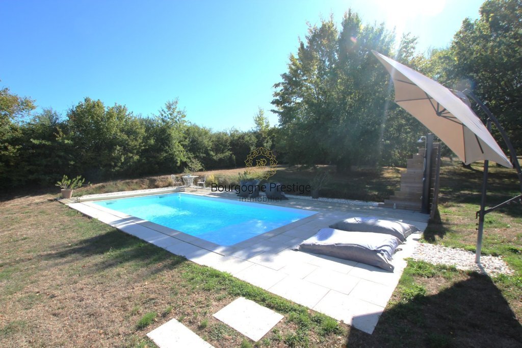 MAISON DE CARACTERE A VENDRE - TOURNUS - 129 m2 - 335 000 &euro;