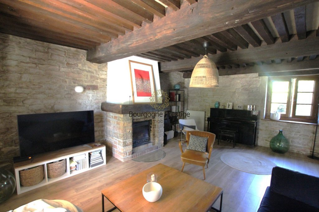 MAISON DE CARACTERE A VENDRE - TOURNUS - 129 m2 - 335 000 &euro;