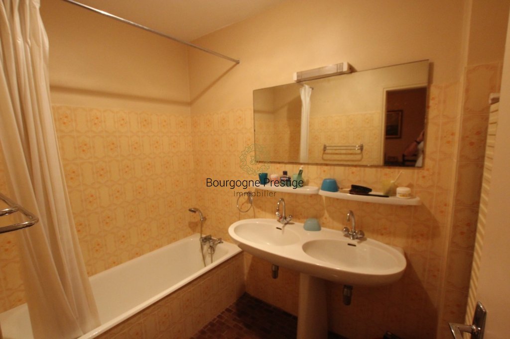MAISON A VENDRE - TOURNUS - 220 m2 - 243 000 &euro;