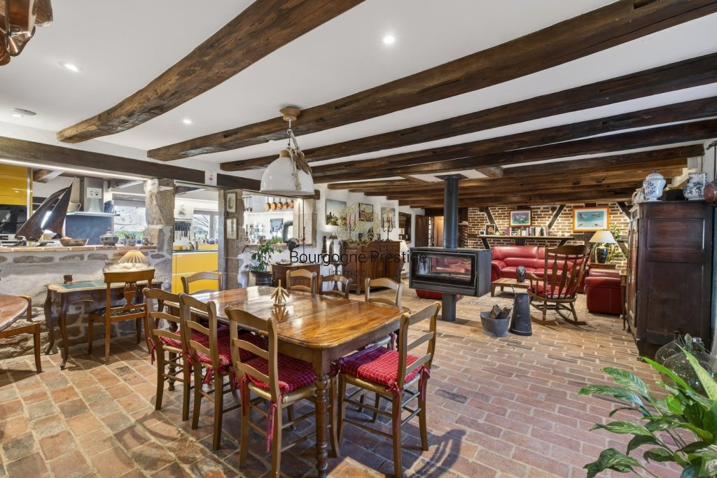 PROPRIETE A VENDRE - LOUHANS - 239 m2 - 595�000�&euro;