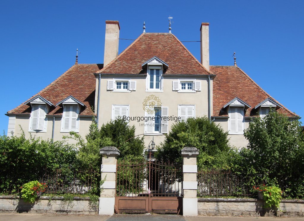 PROPRIETE A VENDRE - LOUHANS - 304 m2 - 425�000�&euro;