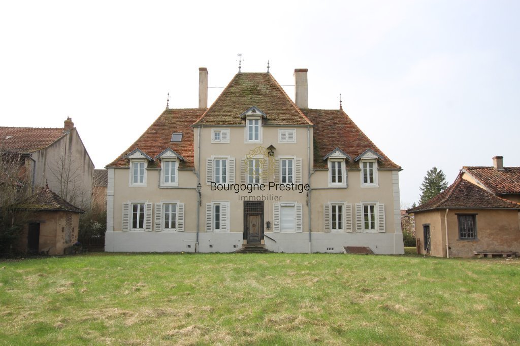 PROPRIETE A VENDRE - LOUHANS - 304 m2 - 425�000�&euro;