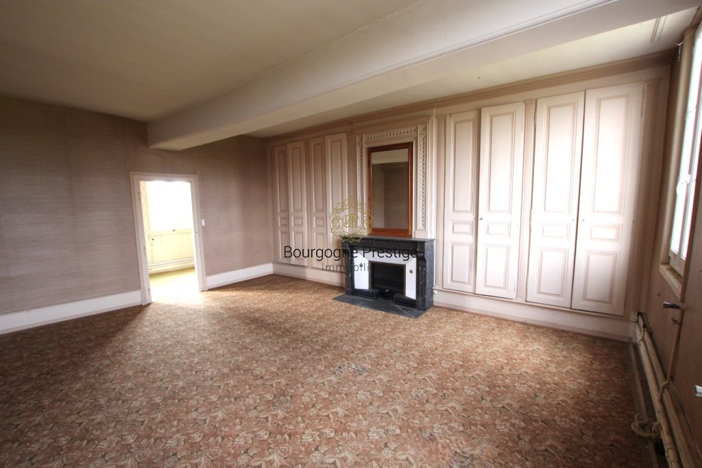 PROPRIETE A VENDRE - LOUHANS - 304 m2 - 425�000�&euro;