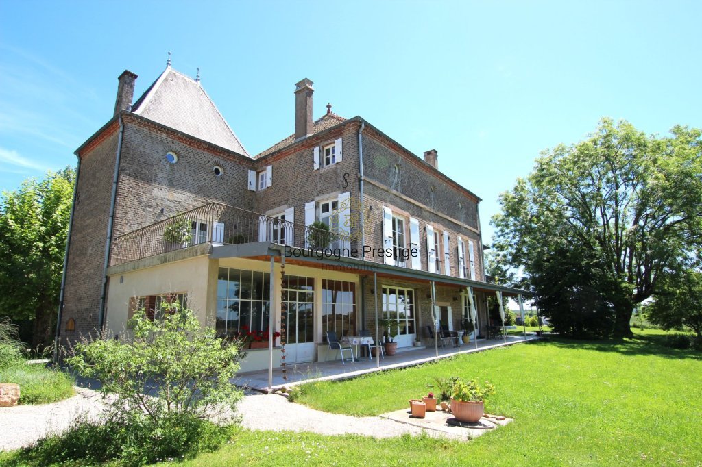 PROPRIETE A VENDRE - LOUHANS - 450 m2 - 970 000 &euro;