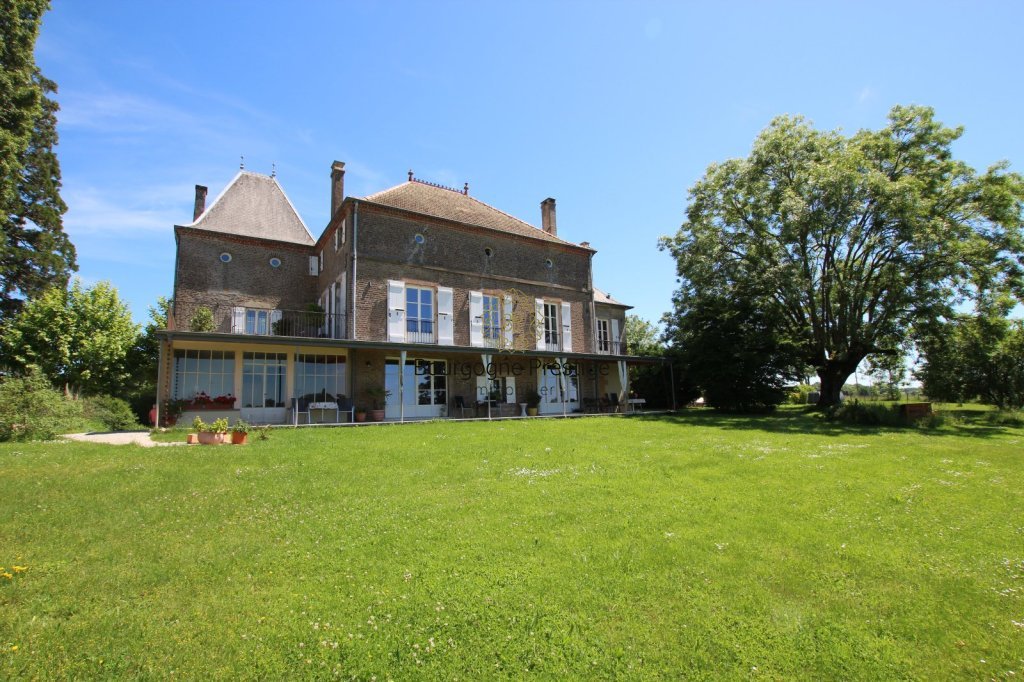 PROPRIETE A VENDRE - LOUHANS - 450 m2 - 970 000 &euro;