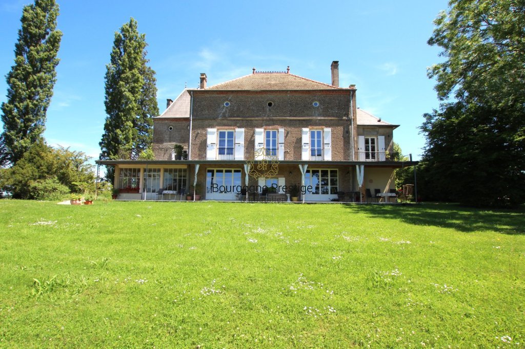 PROPRIETE A VENDRE - LOUHANS - 450 m2 - 970 000 &euro;