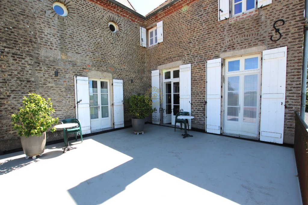PROPRIETE A VENDRE - LOUHANS - 450 m2 - 970 000 &euro;