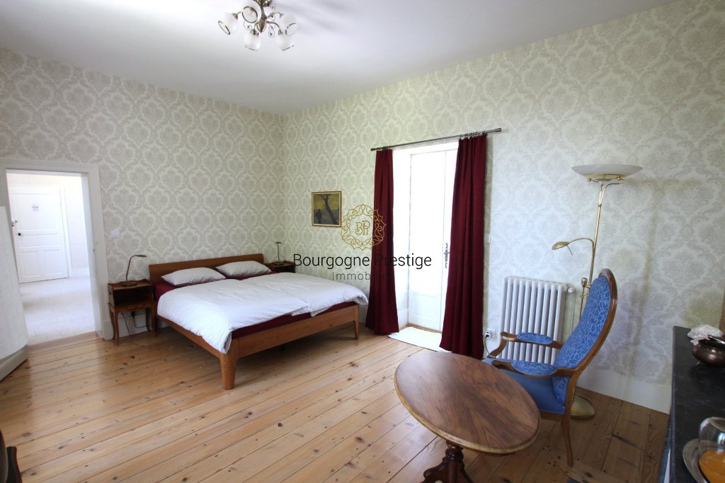 PROPRIETE A VENDRE - LOUHANS - 450 m2 - 970 000 &euro;