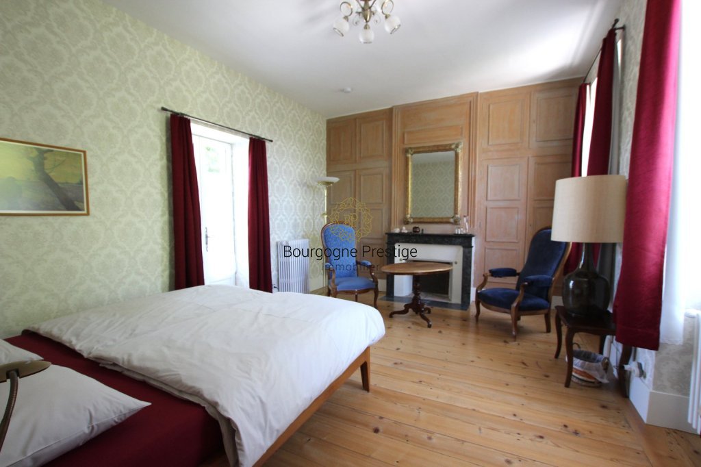 PROPRIETE A VENDRE - LOUHANS - 450 m2 - 970 000 &euro;