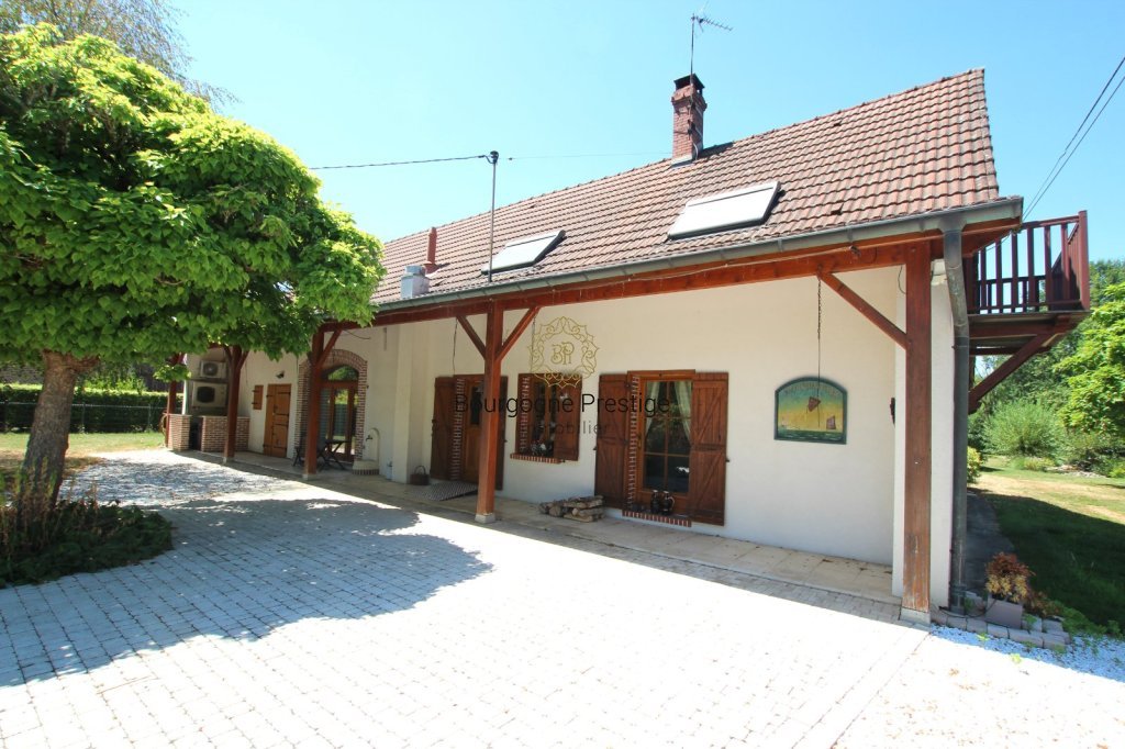 PROPRIETE A VENDRE - LOUHANS - 174 m2 - 339 000 &euro;