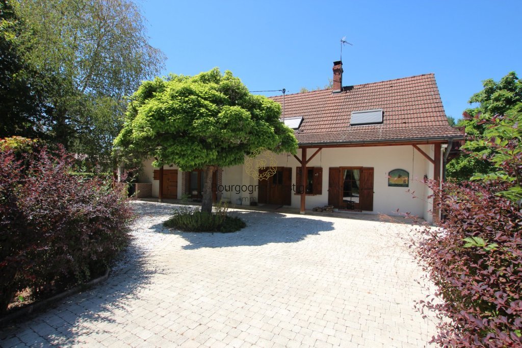 PROPRIETE A VENDRE - LOUHANS - 174 m2 - 339 000 &euro;