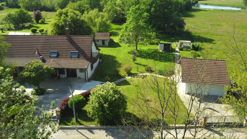 PROPRIETE A VENDRE - LOUHANS - 174 m2 - 339 000 &euro;