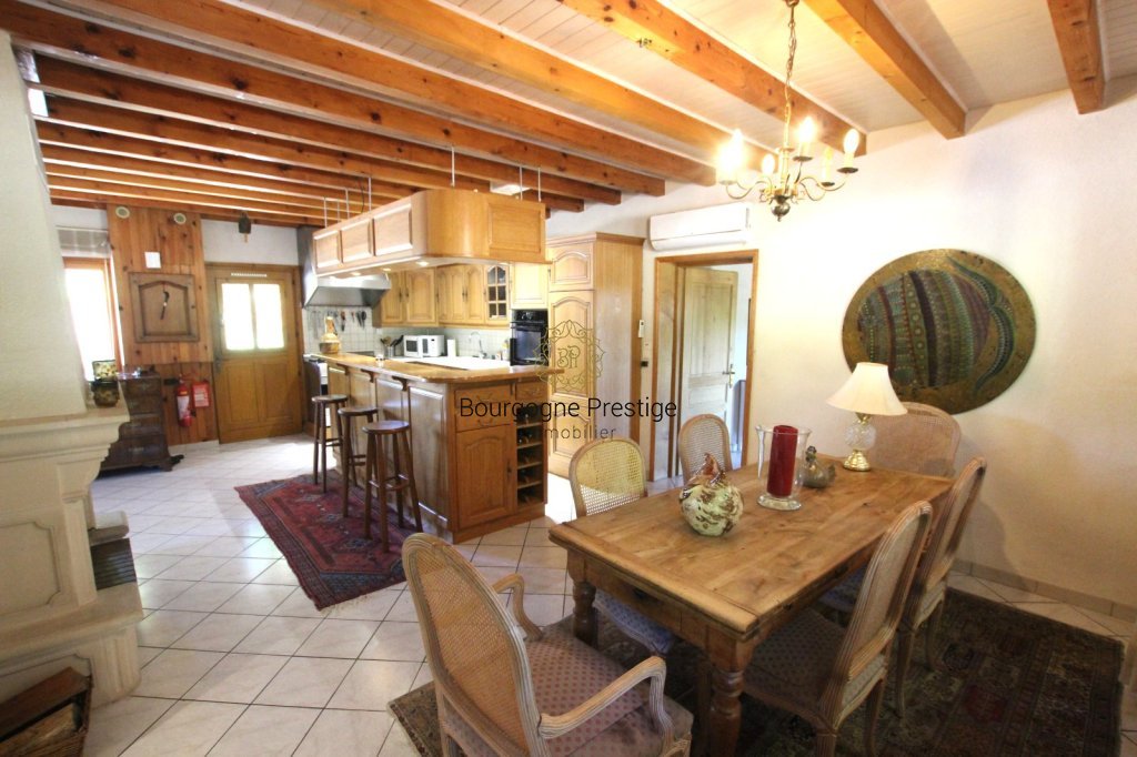 PROPRIETE A VENDRE - LOUHANS - 174 m2 - 339 000 &euro;